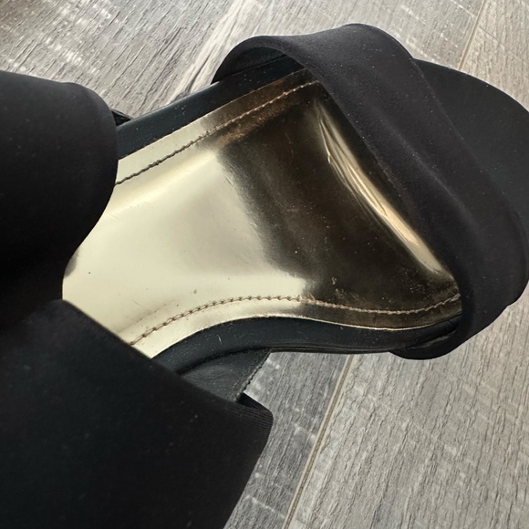 Kenneth Cole Reaction Women’s Shoes - Size 9.5 Black and Gold Minimalist - Picture 4 of 6